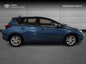 Toyota Auris 1.4 D-4d Luna 4DR - Image 3