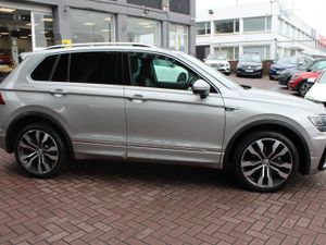 VOLKSWAGEN TIGUAN 4MOTION R-LINE AUTOMATIC DIESEL - Image 3