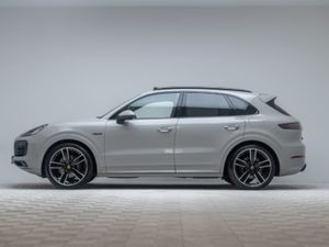 Porsche Cayenne Platinum Edition 3.0 V6 E-hybrid - Image 4