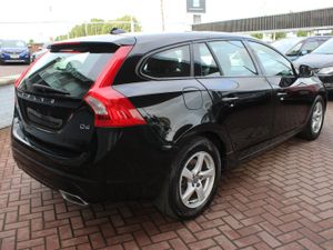 VOLVO V60 2.0D4 SE LUXURY PLUS 5DR ESTATE AUTO - Image 4