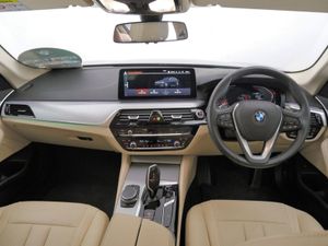 BMW 5 Series 520d SE Saloon - Image 4