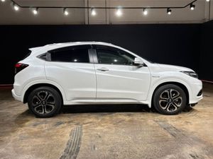 Honda Vezel 1.5 Hybrid Automatic - Reverse Camera - Image 2