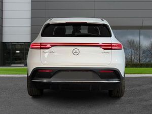 211 Mercedes EQC 400 Amg Line 4 Matic - Image 3