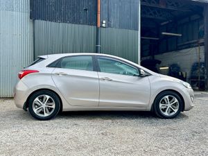 Hyundai i30 2017 one owner car from new - Image 3