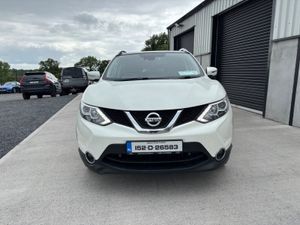 STUNNING NISSAN QASHQAI DSL SV PREMIUM - Image 2