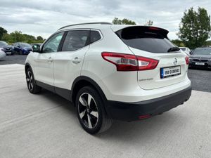 STUNNING NISSAN QASHQAI DSL SV PREMIUM - Image 4