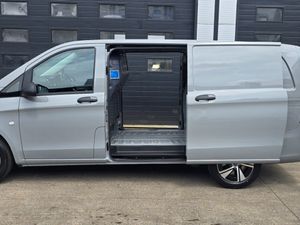 Vito Select 119L Auto - Alpine Grey - Image 4