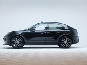 Porsche Macan 4  huge Spec - Image 4