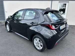 212 Toyota Yaris 1.5 Hybrid Luna Auto - Image 3