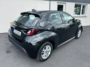 212 Toyota Yaris 1.5 Hybrid Luna Auto - Image 4