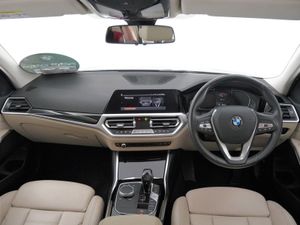 BMW 3 Series 318i Sport Saloon - Image 4