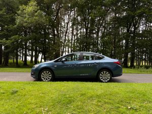 Opel Astra 2013 1.4 Very Low Km - Image 4