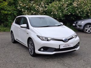 TOYOTA AURIS HYBRID SOL 4DR AUTO 2017(17) - Image 2
