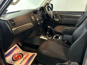 Mitsubishi Pajero 3.2 DID SWB Commercial 2DR - Image 3