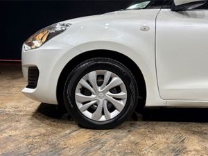 Suzuki Swift 1.2 AUTOMATIC - REVERSE CAMERA - FRES - Image 4