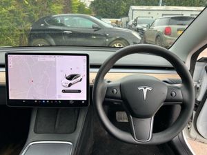 Tesla Model 3 2022 - Image 4