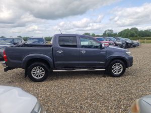 Toyota Hilux 3.0 D4D Invincible - Image 3