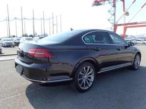 Volkswagen Passat 2.0 TDI Highline Premium Plus - Image 3
