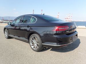Volkswagen Passat 2.0 TDI Highline Premium Plus - Image 4