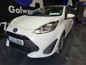 Toyota Aqua 1.5 Hybrid-rear Camera android Auto - Image 3