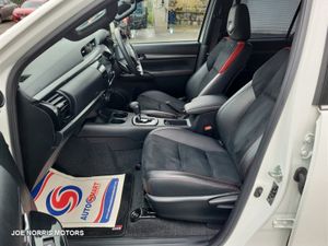 Toyota Hilux 2.4 DIESEL Z GR SPORT AUTOMATIC CREW - Image 4