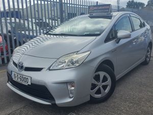 2015 Toyota Prius (VERY LOW  MILAGE) - Image 2