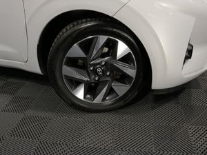 Hyundai i10 Deluxe Plus 1.0l Petrol Hatchback - Image 3