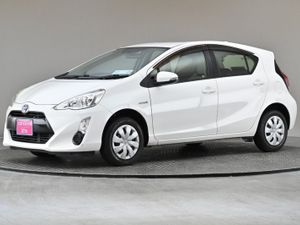 Toyota Aqua 1.5 Vvt-i Hybrid  2tone Interior - Image 4