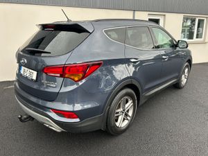 181 Hyundai Santa Fe 4WD Executive 2.2 CRDI - Image 4