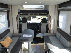 M025 Chausson 720 First Lime Auto motorhome - Image 3