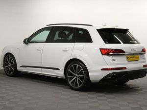 Audi Q7 Tfsie V6 Black Edition - Image 4