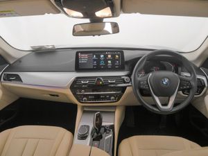 BMW 5 Series 520d SE Saloon - Image 4