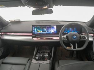 BMW 5 Series 530e M Sport Saloon - Image 4