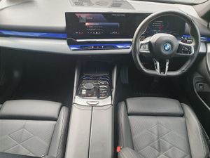 BMW 5 Series 530e M Sport Saloon - Image 4