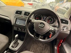 VOLKSWAGEN POLO  2015 AUTOMATIC - Image 4