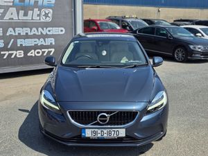 Volvo V40 D2 Momentum 2.0 Diesel Manual(191) - Image 2