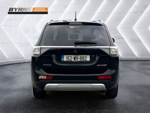 MITSUBUSHI OUTLANDER 2.3D 4WD. 2015 - Image 4