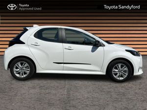 Toyota Yaris Hybrid Luna Carbon Pack // Rear Came - Image 3