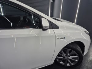 Toyota Auris 1.8 Hybrid SOL Auto - Image 2