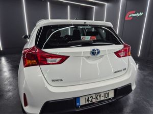 Toyota Auris 1.8 Hybrid SOL Auto - Image 4