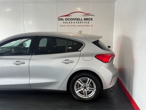 Ford Focus Zetec 1.5 Tdci 125PS 6speed 5DR 4 - Image 4
