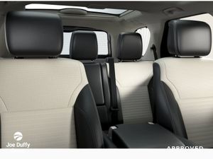 Land Rover Discovery D250 Dynamic SE 7 Seater - Image 4
