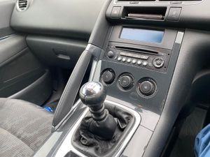 MINT CONDITION Peugeot 3008 2012 - Image 2