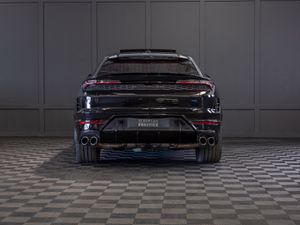 2025 Lamborghini Urus SE - Image 4