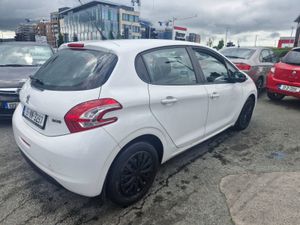 Peugeot 208 2015 - Image 4