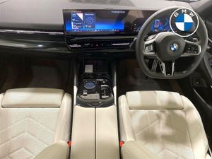 BMW 5 Series 520i M Sport Saloon - Image 4