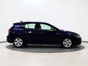 *127* 2022 Volkswagen Golf 2.0TDI LIFE - Image 3