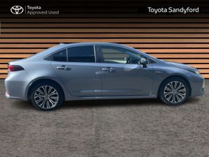 Toyota Corolla Luna Sport Saloon // Heated Seats - Image 3