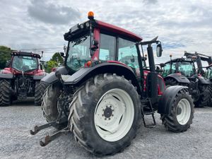 2015 Valtra N143 Hi Tec Tractor - Image 4