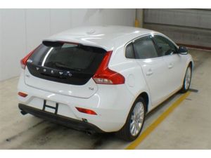 Volvo V40 1.6 T4 Auto - Image 2